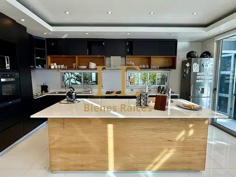 Casa en Venta en El Cantón, USD 495.000