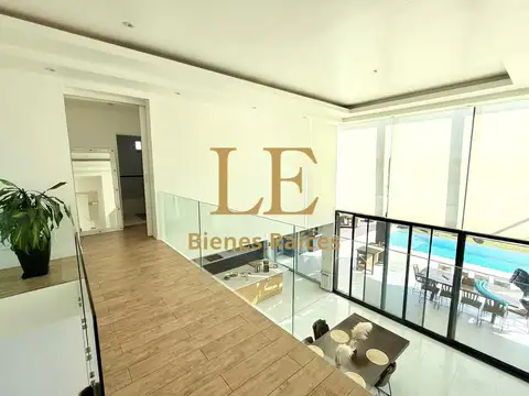 Casa en Venta con 6 cocheras