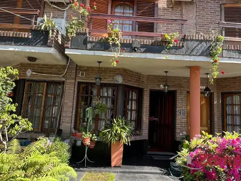 CASA TIPO TRÍPLEX EN VENTA. OPORTUNIDAD. APTO CRÉDITO