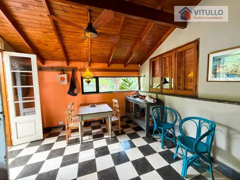 Casa 6 ambientes con 2 baños