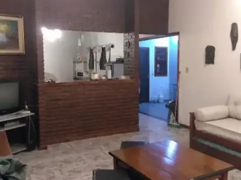 Casa 5 ambientes con 3 baños
