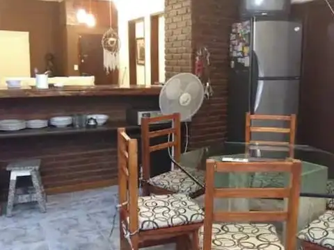 Casa en venta - 4 dormitorios 3 baños - 690mts2 - Mar De Ajo