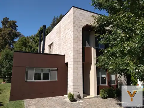 Casa en venta - 4 Dormitorios 2 Baños - Cocheras - 350Mts2 - El Palomar, Cañuelas