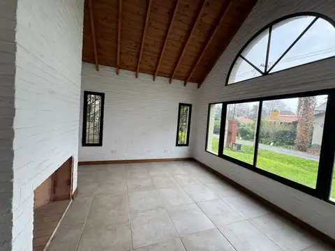 Casa 5 ambientes con 2 baños