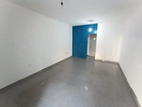 Local en Alquiler en Parque Casas, $ 440.000