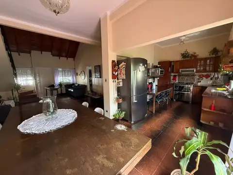 Casa 5 ambientes con 3 baños