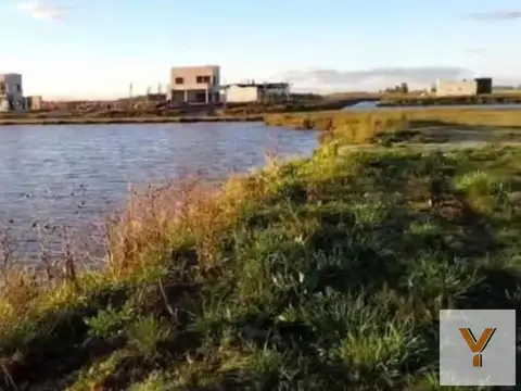 Terreno en venta - 700mts2 - Campos de La Enriqueta