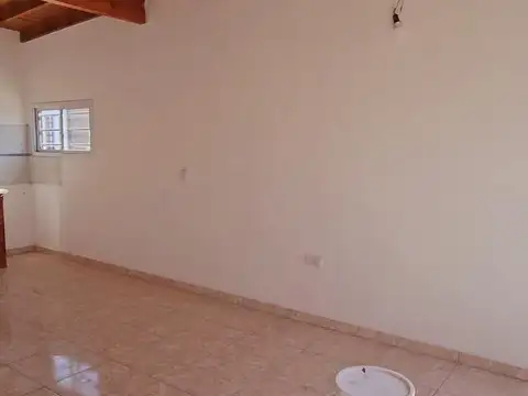 Casa 2 ambientes con 1 baño