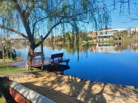 Casa a laguna , 3 dormitorios y dependencias.Venta o alquiler anual o temporal