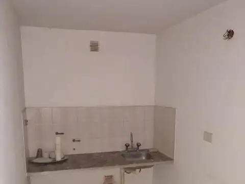 EXCELENTE GALPON DE 240m2 EN ALQUILER