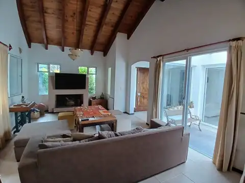Casa 4 ambientes con 3 baños