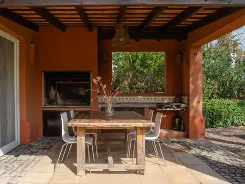 Casa 6 ambientes con 3 baños