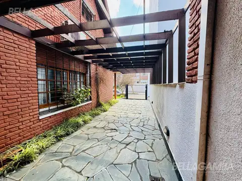 Casa 6 ambientes con 2 baños