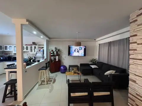 Venta Casa 4 ambientes Cochera y parque - Jose c paz