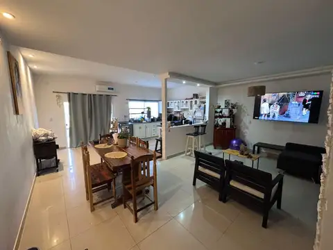 Casa 4 ambientes con 1 baño