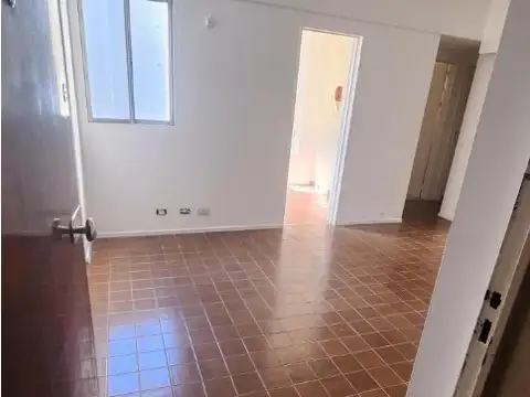 Venta Departamento de 2 Ambientes. Muy Luminoso en Piso 6°.
