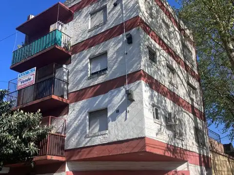 3 AMBIENTES FRENTE C-BALCON MUY LUMINOSO 2° Piso x Escalera