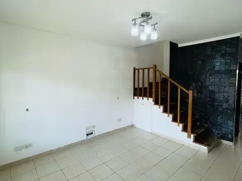 VENTA DUPLEX 4 AMB C/ COCHERA Y PATIO V. LUZURIAGA