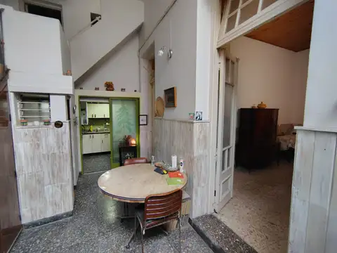 tipo casa 4 amb  por pasillo  con patio tza y quincho o 5 hamb