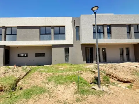 VENTA DUPLEX ZONA SUR FRENTE A CLAROS DEL BOSQUE