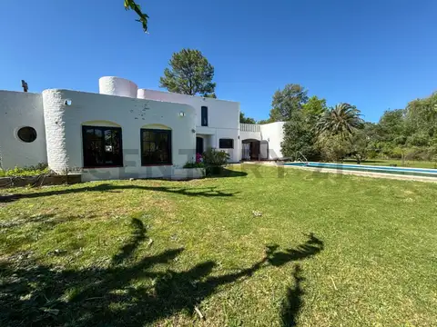 Casa en Venta con 2 cocheras
