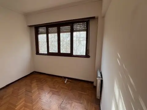 SEMIPISO DE 4 AMB + DEPENDENCIA. COCHERA