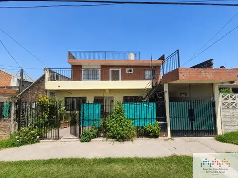 Casa en Venta en barrio 9 de abril, Esteban Echeverria con cochera
