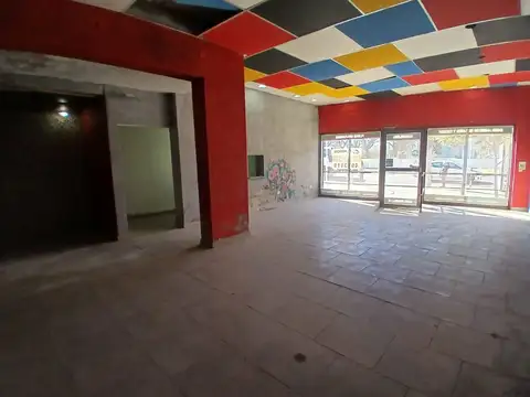 Local comercial | 160 m² | Ubicado sobre avenida principal | Capitán Bermúdez | Barrio Centro