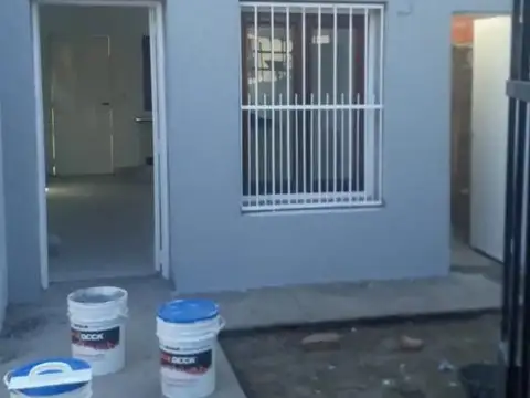 Casa en Rosario, un dormitorio en amplio terreno.