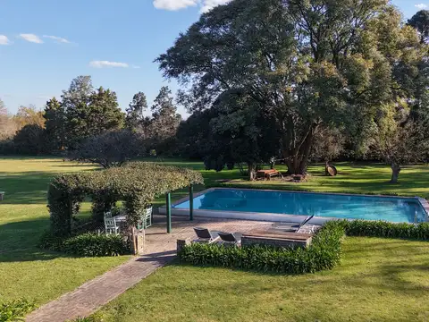 Quinta en Venta con 2 cocheras
