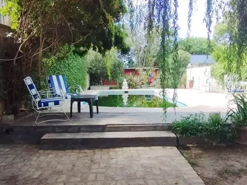 CASA 4 AMBIENTES EN VENTA BURZACO GRANLOTE PISCINA