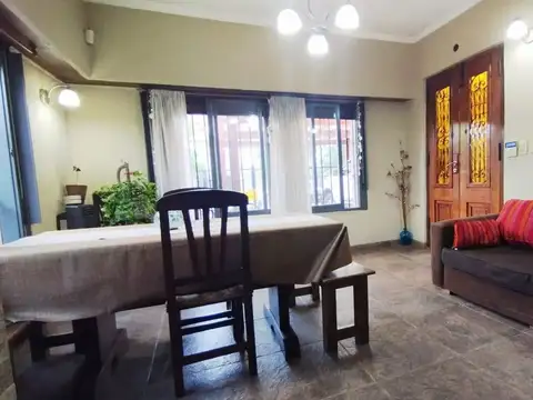 Casa 5 ambientes con 1 baño