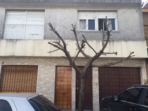 Venta Ramos Mejía. PH 4 ambientes en primer piso con garage