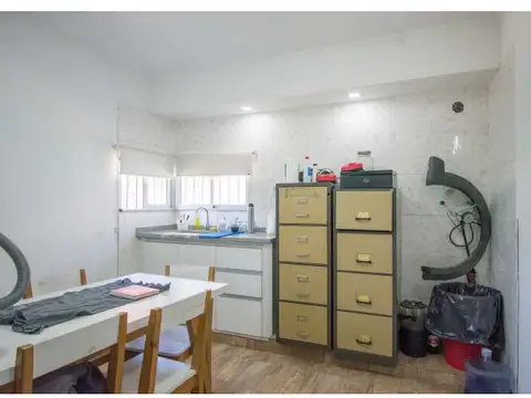 Local con 2 departamentos (monoambientes) incorporados