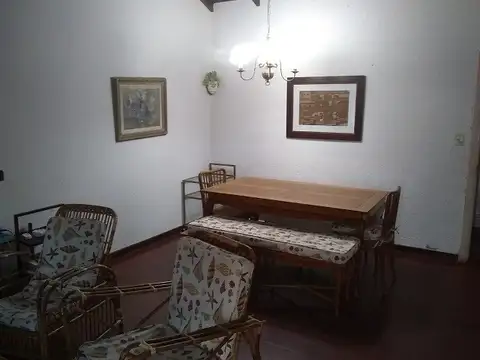 Chalet de cuatro dormitorios a tres cuadras del mar y a tres de la peatonal 