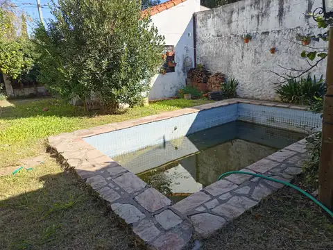 Casa en Alquiler con 1 cochera