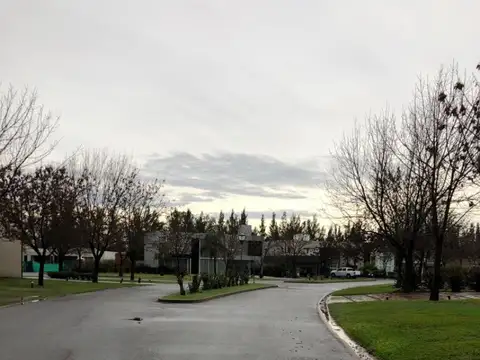 LOTE EN TERRAVISTA CON FONDO A LAGUNA SÚPER BIEN UBICADO