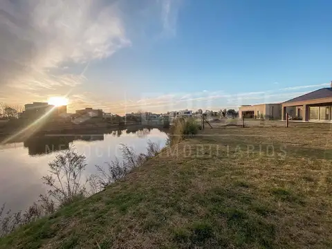 LOTE DE 800 M2 EN LAGOS DE SAN ELISEO - A LA LAGUNA