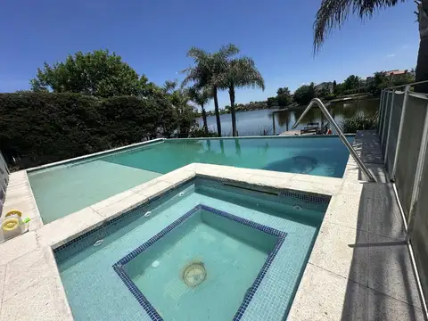 Casa 6 ambientes con 3 baños