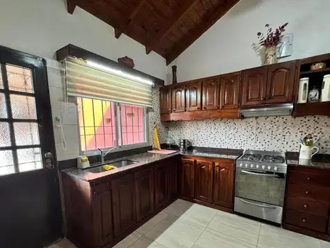 Casa en Venta con 3 cocheras