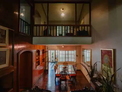 Casa 13 ambientes con 4 baños