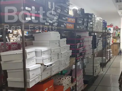 Venta de Local  con Depósito y  Cocheras en Once