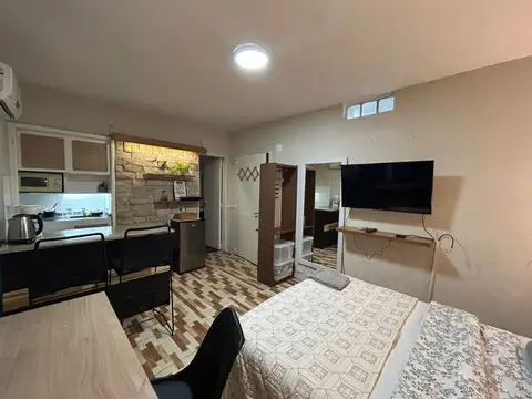 Monoambiente reciclado en venta sobre Avenida Alberdi.