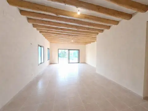 Casa 8 ambientes con 3 baños