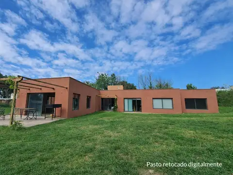 Casa de 3 dormitorios, 4 baños, en el B° cerrado "La Cándida" - Carrodilla, Luján de Cuyo