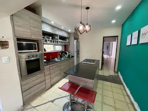 Casa 4 ambientes con 2 baños