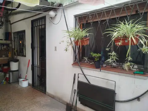VENTA PH AL FRENTE CON DEPARTAMENTO EN PLANTA ALTA VILLA SARMIENTO SIN EXPENSAS IDEAL INVERSOR