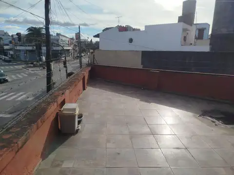 VENTA PH AL FRENTE CON DEPARTAMENTO EN PLANTA ALTA VILLA SARMIENTO SIN EXPENSAS IDEAL INVERSOR