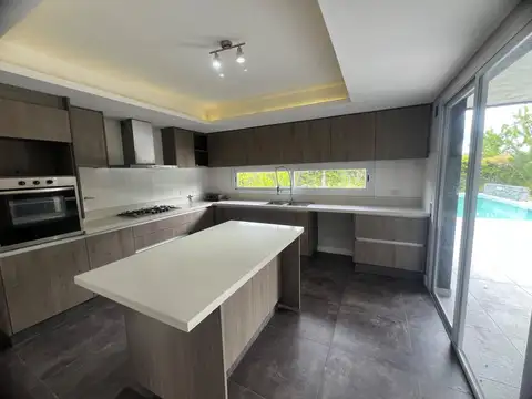 Casa en Venta con 5 cocheras