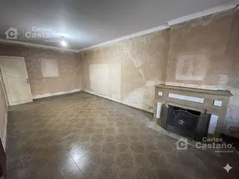 Casa 3 Amb. a Refaccionar con Patio, Quincho, Terraza y Cochera